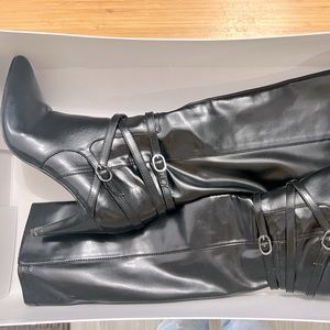 These Calvin Klein boots were made for walkin’ Size 7.